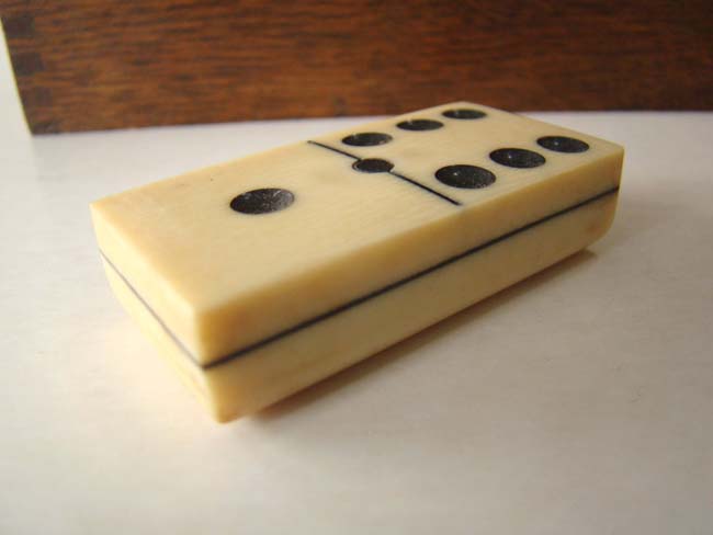 A fabulous set of large and thick all bone dominoes in a box dated 1919 with inscription — image 2